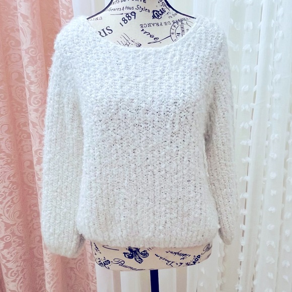 Cozy fuzzy white sweater sz S - Picture 2 of 6